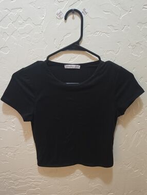 Sincerly Jules Black Short Sleeve Crop Tee